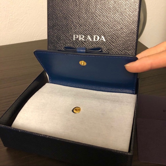 ⛔️SOLD⛔️ Prada Leather Wallet - Picture 7 of 8